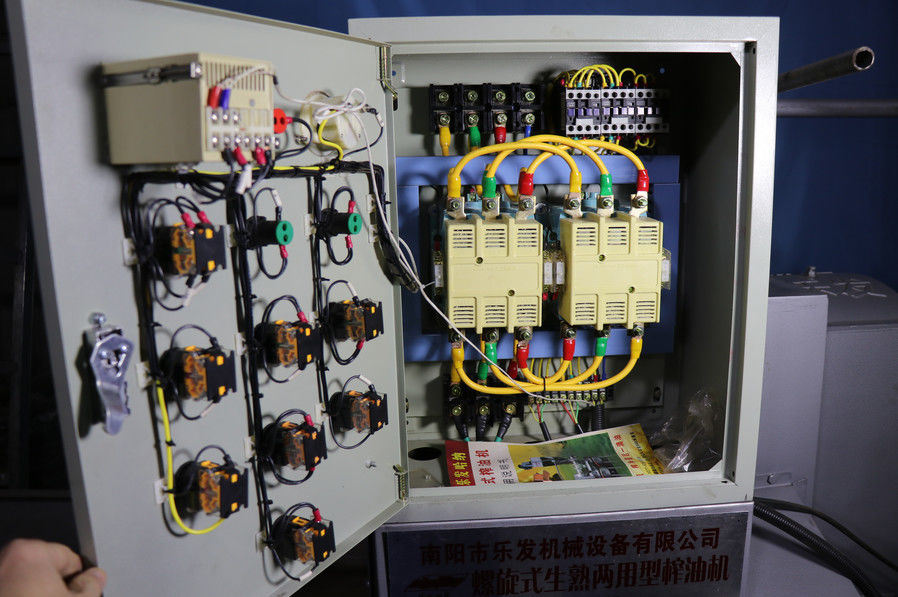 Kecepatan Spindle 60-100 RPM Mesin Ekstraksi Minyak Kedelai Untuk Keuntungan Pembeli